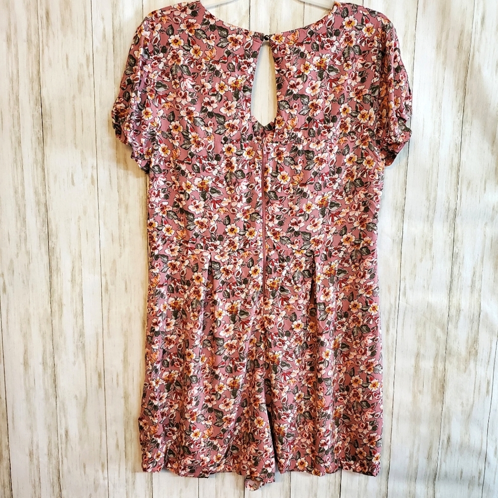Xhilaration Target plus size floral romper xxl - Picture 2 of 4